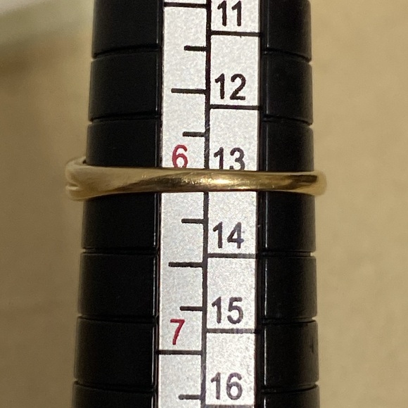 10K Gold Emerald Ring - Picture 7 of 8